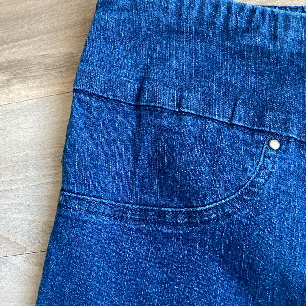 Ruby Rd. Jean Short pull on indigo denim with slimming contour waistband 24W - Picture 8 of 16